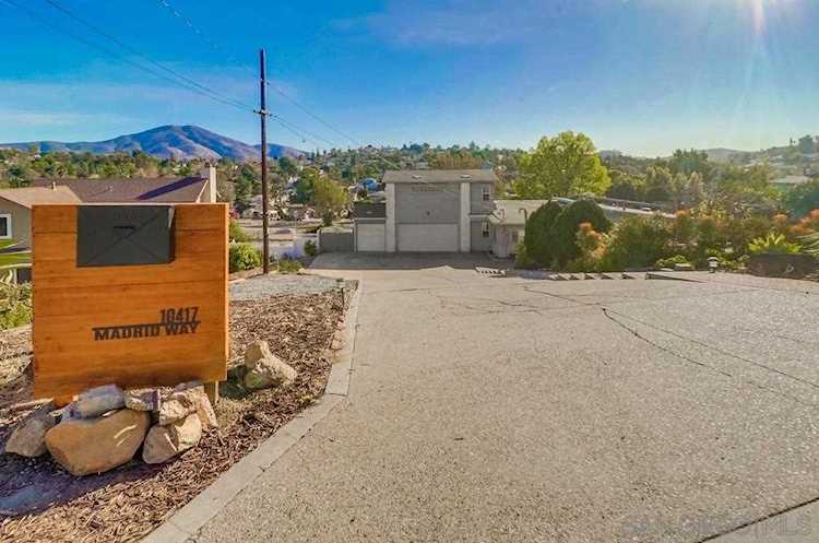 10417 Madrid Way Spring Valley, CA 91977