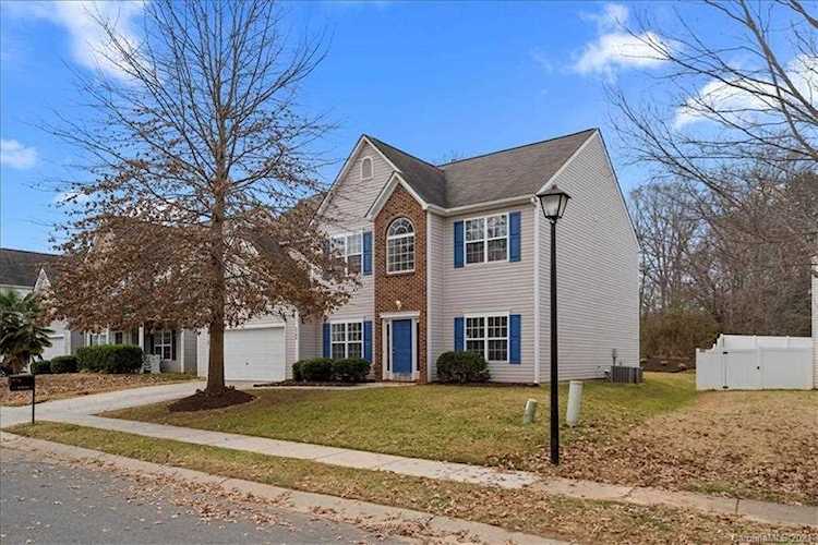 5709 Parkstone Dr Matthews, NC 28104