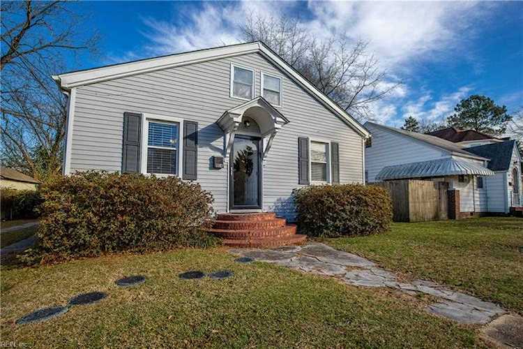 home for sale in Cradock Portsmouth VA 23702 - MLS 10358672 Photo 1