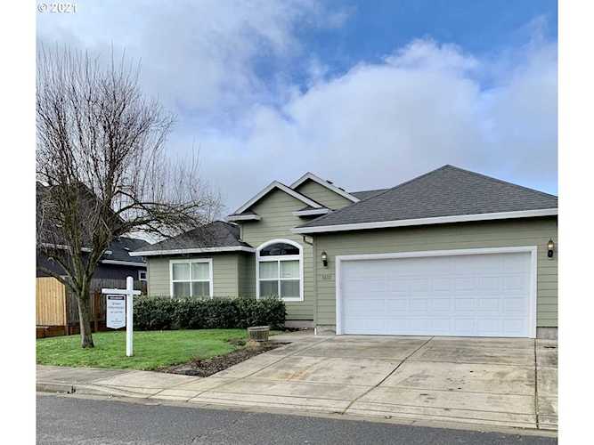 1233 Hazelnut Ct Creswell, OR 97426