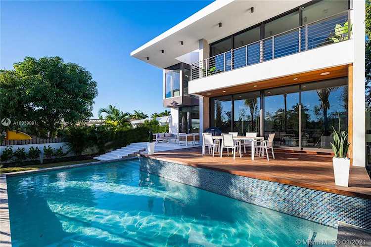 770 S Shore Dr Miami Beach, FL 33141