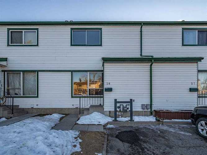 100 Pennsylvania Rd SE #28 Calgary, AB T2A 4Y8