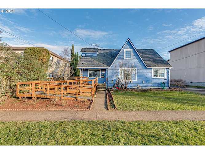 818 8th Ave Longview, WA 98632
