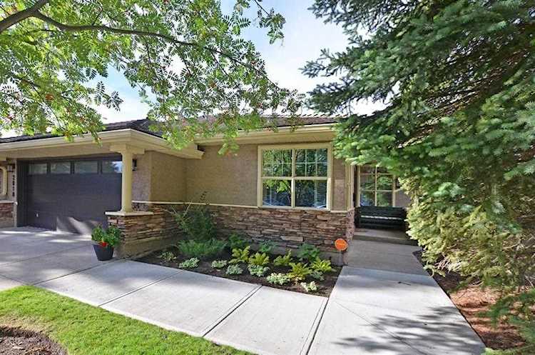 2018 Palisprior Rd SW Calgary, AB T2V 5J7