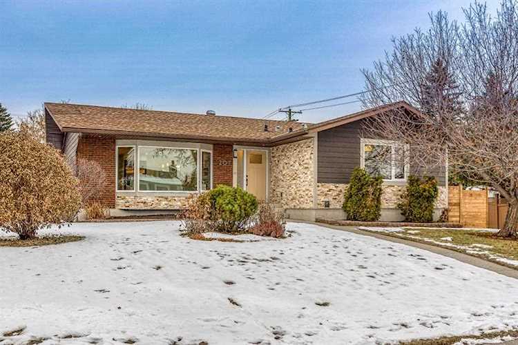 207 Parkland Way SE Calgary, AB T2J 3Y9