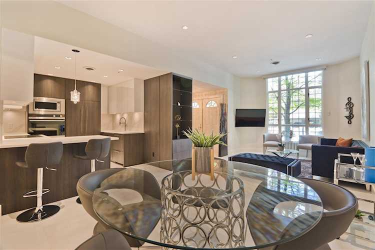 896 Hamilton Street Vancouver, BC V6B 5W4