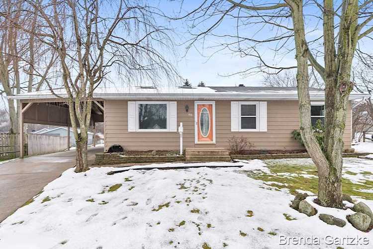 68 Gay Ct Rockford, MI 49341
