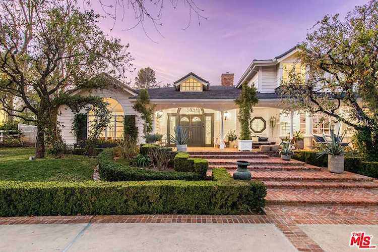5221 Round Meadow Road Hidden Hills, CA 91302