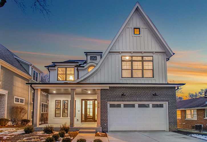 818 N Webster St Naperville, IL 60563