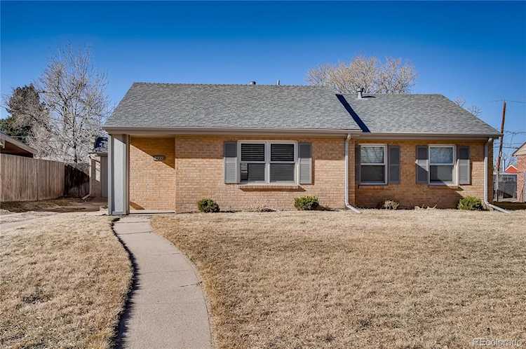 2935 Ivy St Denver, CO 80207 | MLS 8358208 Photo 1