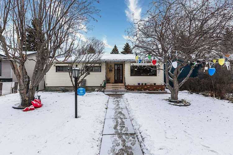 9727 149 Street Edmonton, AB T5P 1K3
