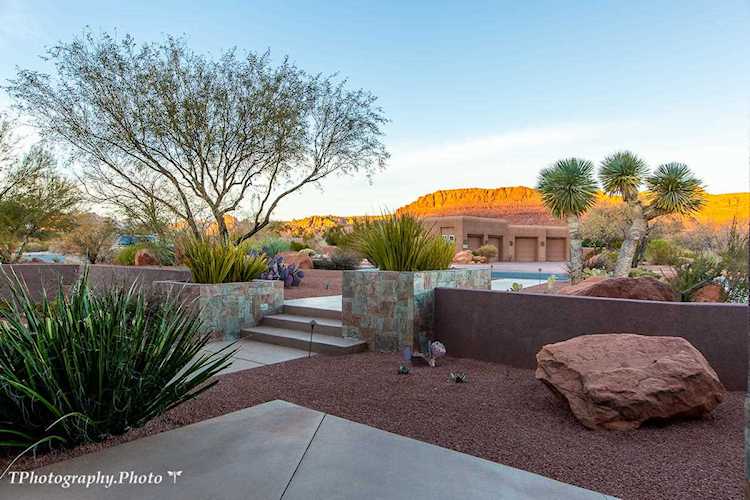 2389 N Tavimaus CIR St George, UT 84770