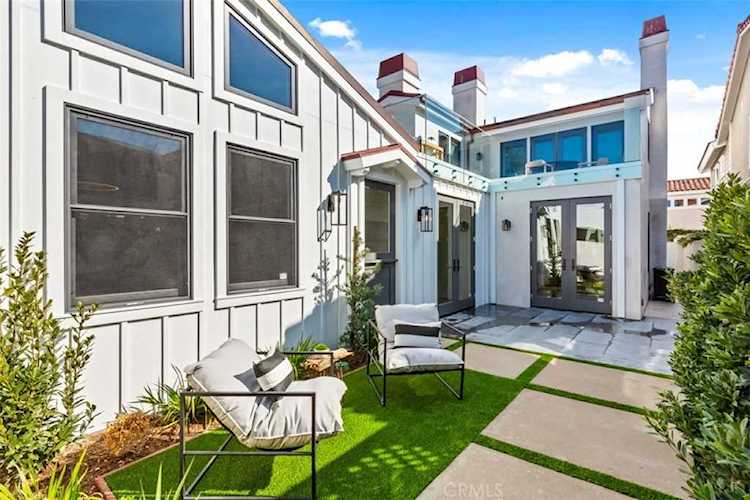 222 Via Koron Newport Beach, CA 92663