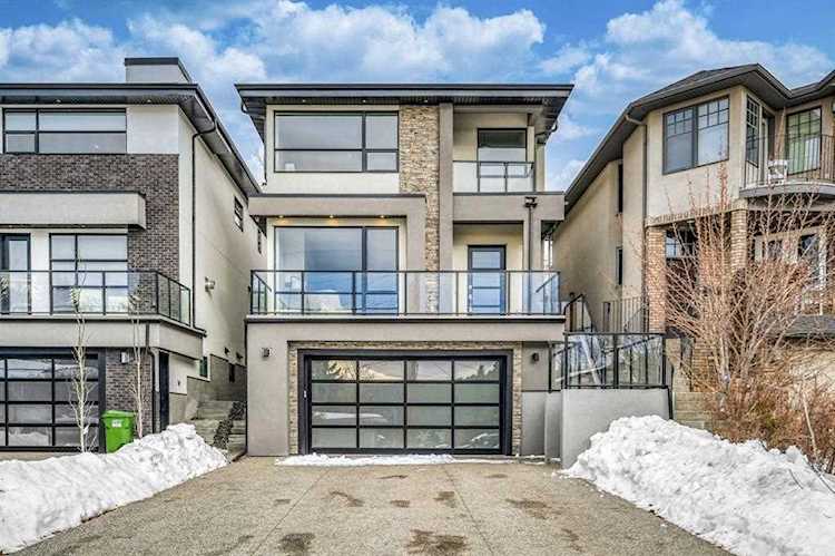 3646 8 Ave NW Calgary, AB T2N 1E1
