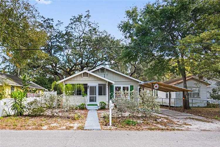 624 N Grosse Ave Tarpon Springs, FL 34689