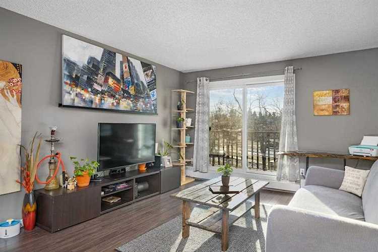 550 Westwood Dr SW #319 Calgary, AB T3C 3T9