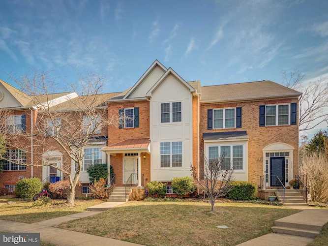 13204 Ashnut Ln Herndon, VA 20171 | MLS ® VAFX1176504 Photo 1
