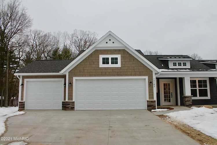 15103 Kingfisher Way #01 Grand Haven, MI 49417