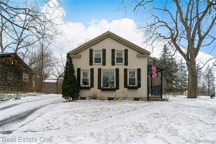 67 Buffalo St Village Of Clarkston, MI 48346 | MLS 2210005511 Photo 1