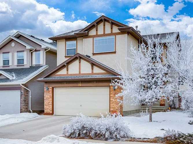 74 Cougarstone Close SW Calgary, AB T3H 5W3