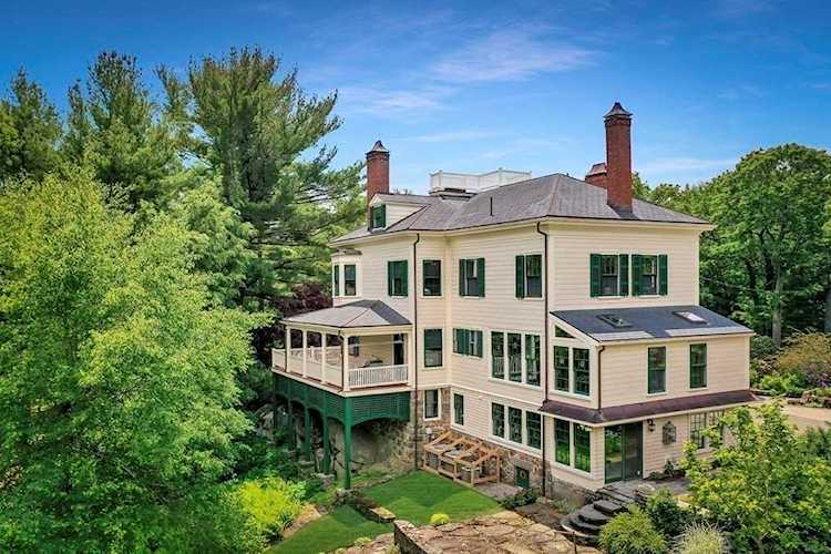 33 Lakeshore Avenue Beverly, MA 01915