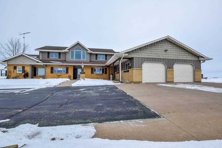 2305 Hwy 80 Hazel Green, WI 53807