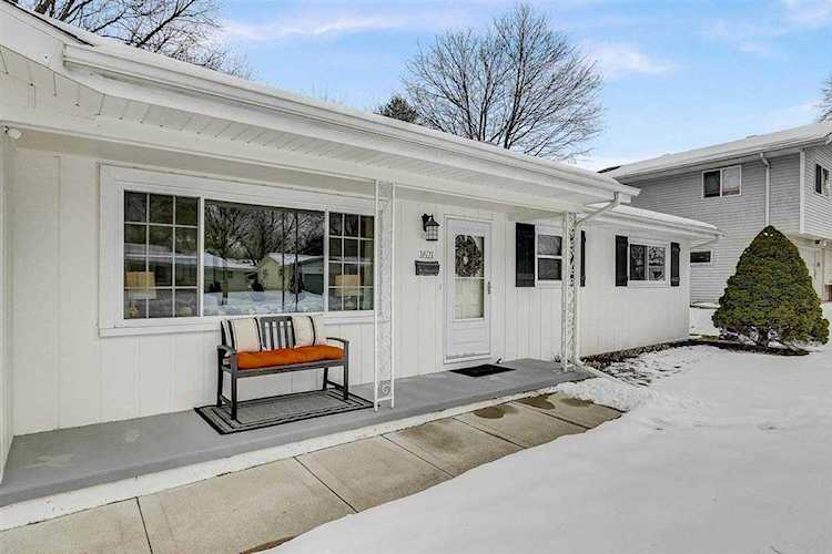 1621 Tarragon Dr Madison, WI 53716-1858