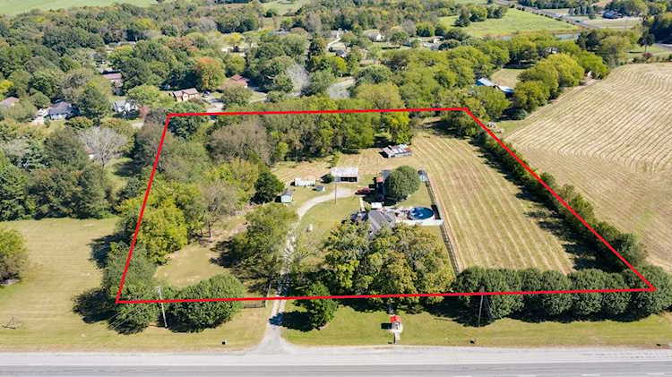 5963 Shelbyville Pike Christiana, TN 37037