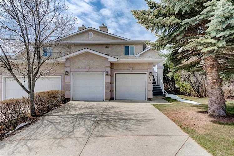 74 Sierra Morena Green SW Calgary, AB T3H 3E5