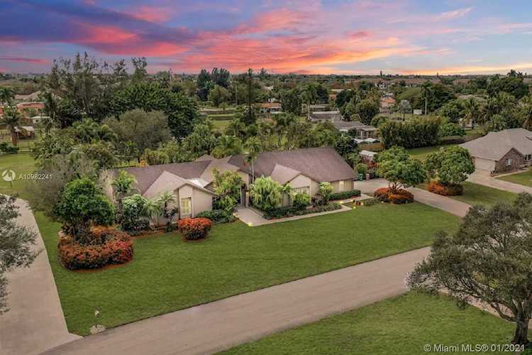 6740 SW 56th Ct Davie, FL 33314