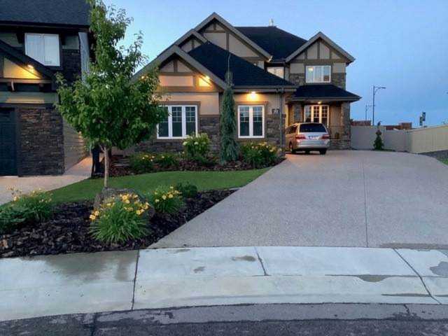 3931 Kennedy Crescent Edmonton, AB T6W 2P8