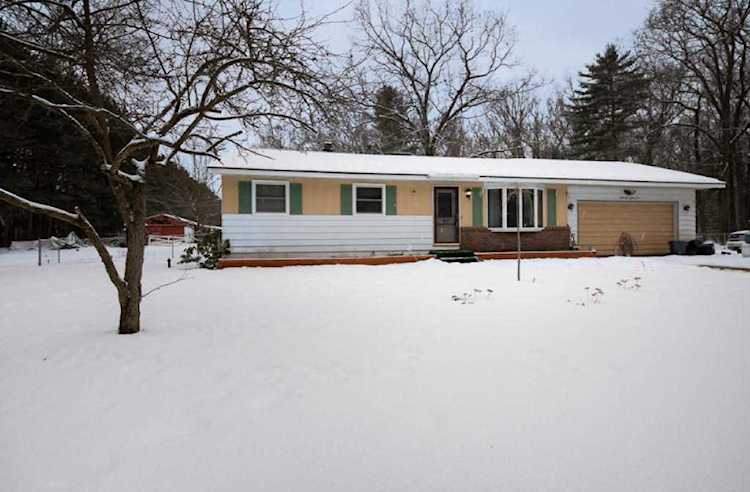 4467 Oak Rd Twin Lake, MI 49457