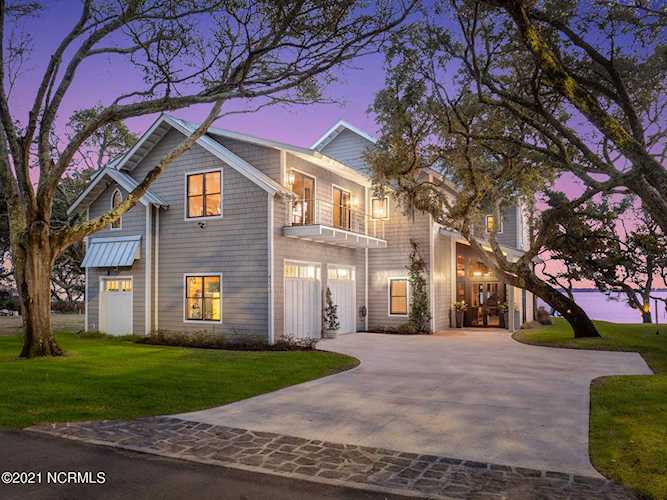 4103 Sound Drive Morehead City, NC 28557