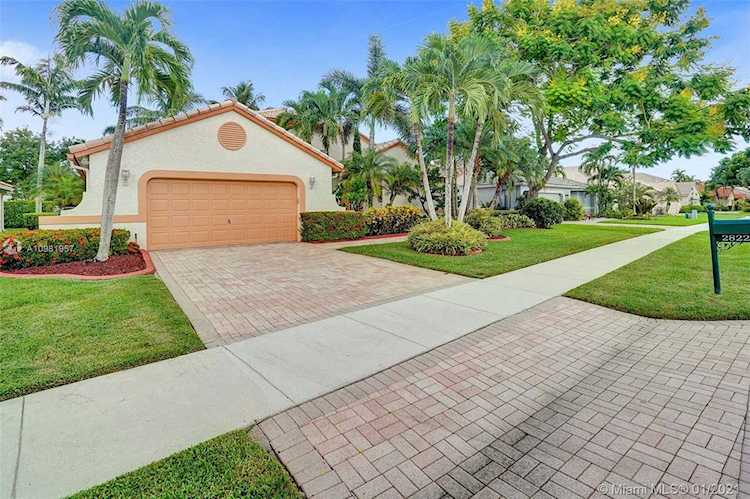 2822 W Abiaca Cir Davie, FL 33328