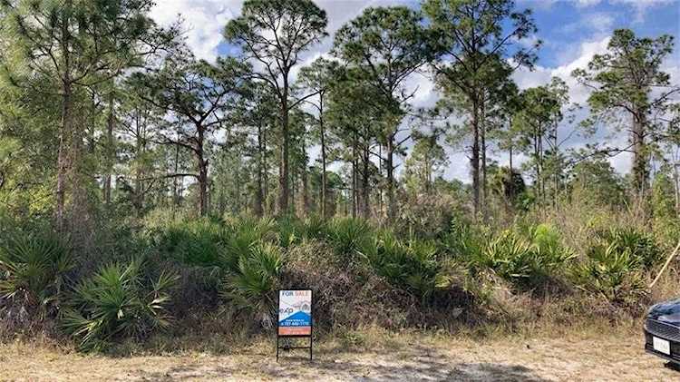 921 Louis Ave Lehigh Acres, FL 33972
