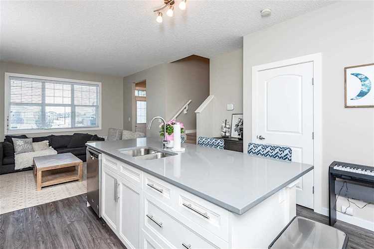 6078 Rosenthal Way Edmonton, AB T5T 5X9