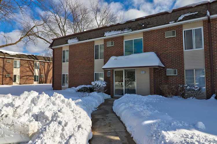 1115 Miller Ln #104 Buffalo Grove, IL 60089