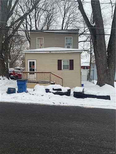 21 Margaret St Lysander, NY 13027