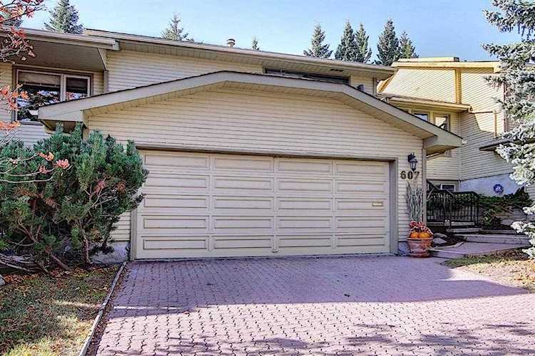 607 Stratton Terrace SW Calgary, AB T3H 1M5