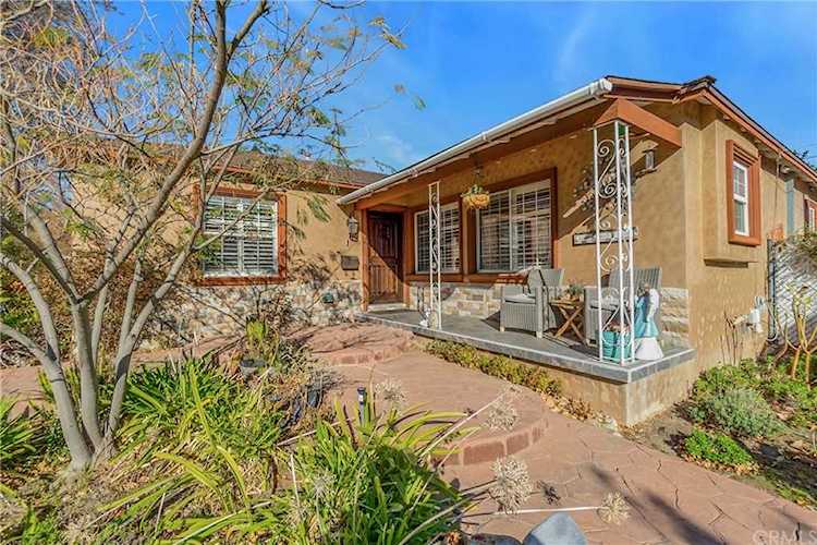 8934 Rathburn Avenue Northridge, CA 91325