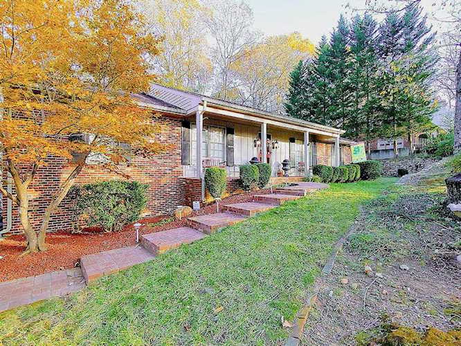 5237 Archer Roanoke, VA 24018