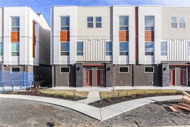 610 Academy Way #364 Kelowna, BC V1V0E8