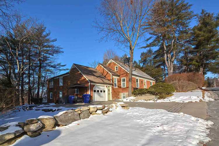 532 Ray St Manchester, NH 03104