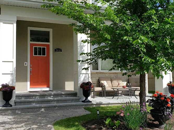 2832 25A St SW Calgary, AB T3E 1Z6