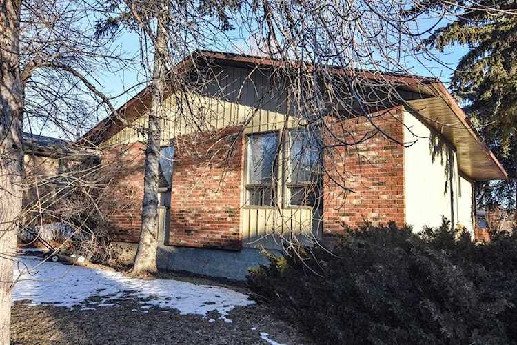 164 Berwick Way NW Calgary, AB T3K 1B9