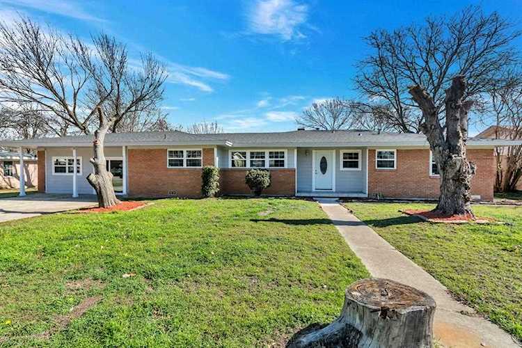 1129 Warden Street Benbrook, TX 76126
