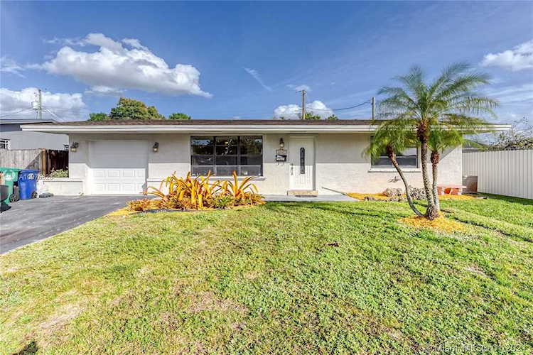 2707 Oleander Dr Miramar, FL 33023