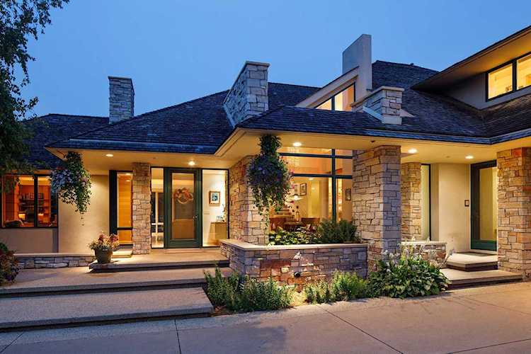 8983 Avila Cove Eden Prairie, MN 55347