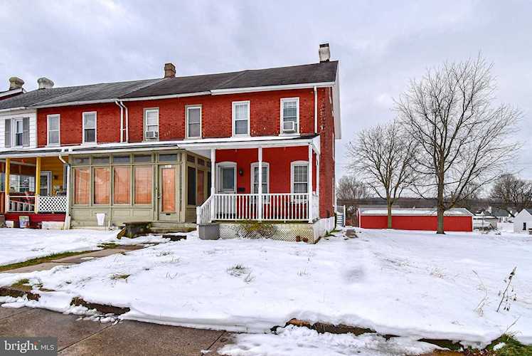 726 W 2nd Ave Parkesburg, PA 19365