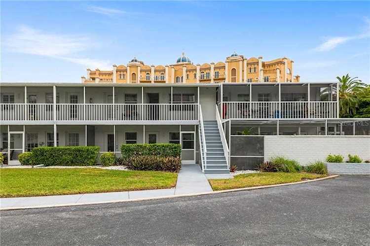 325 Golden Gate POINT #6 Sarasota, FL 34236